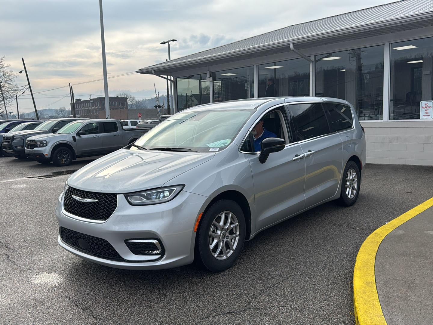 2024 Chrysler Pacifica Touring L