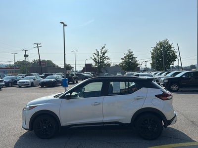 2022 Nissan Kicks SR
