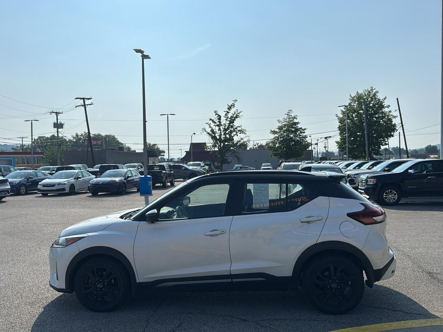 2022 Nissan Kicks SR