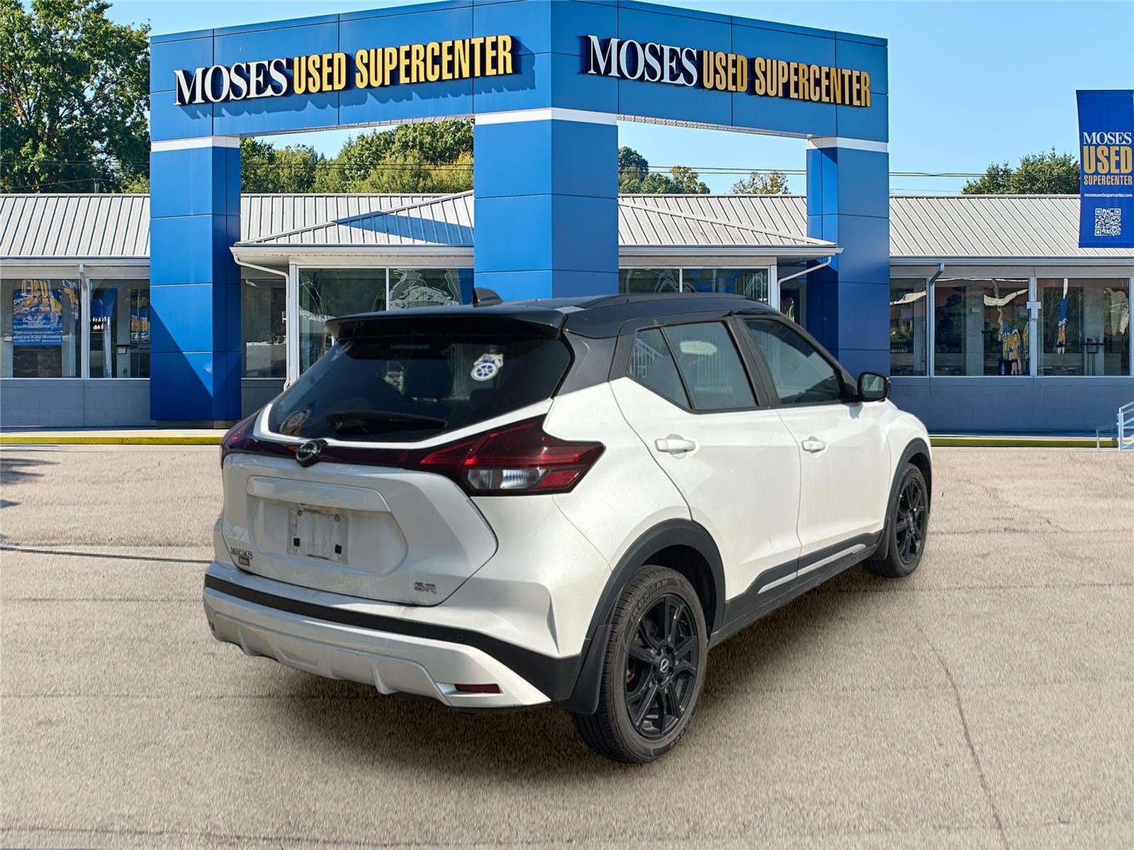 2022 Nissan Kicks SR