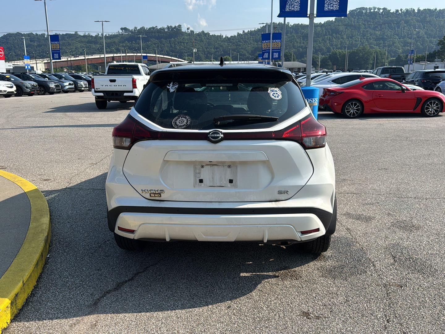 2022 Nissan Kicks SR