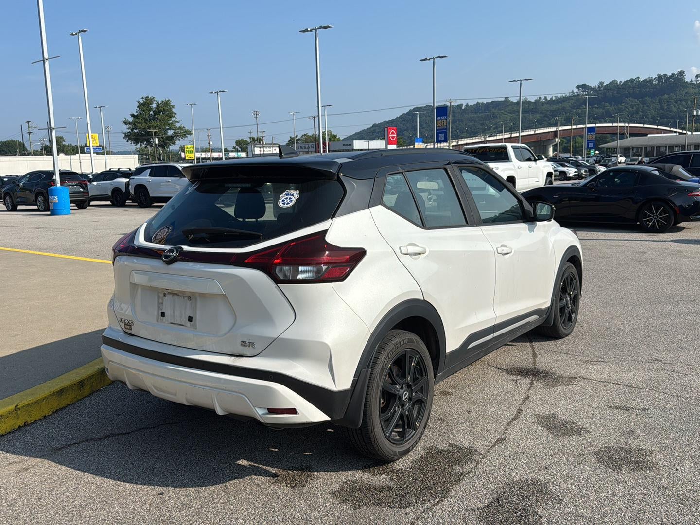 2022 Nissan Kicks SR