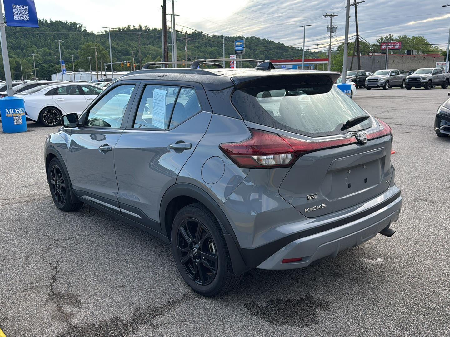 2023 Nissan Kicks SR