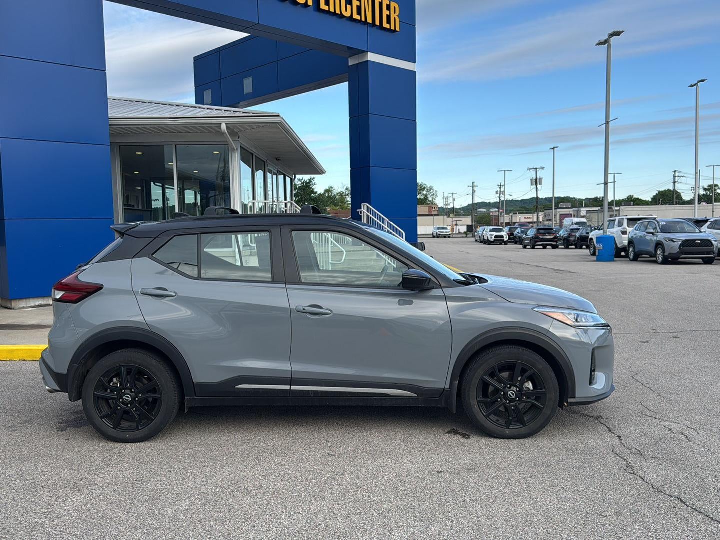 2023 Nissan Kicks SR