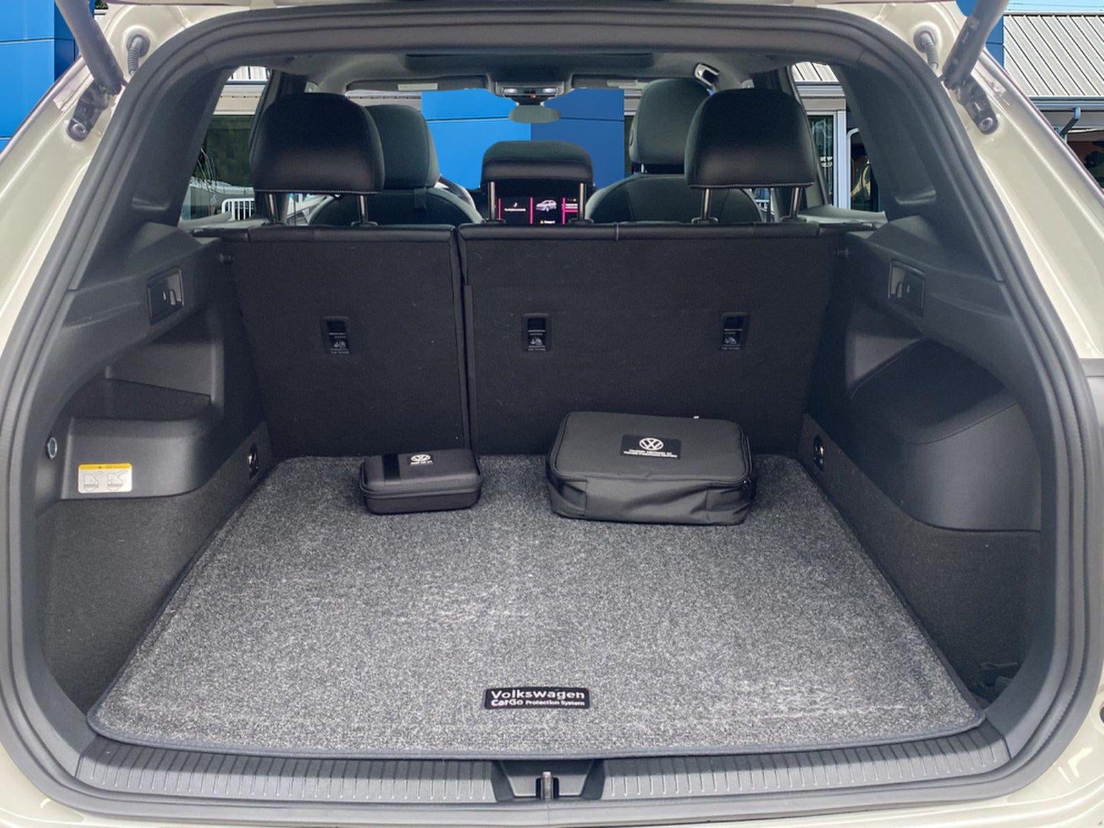 2025 Volkswagen Tiguan SE R-Line Black