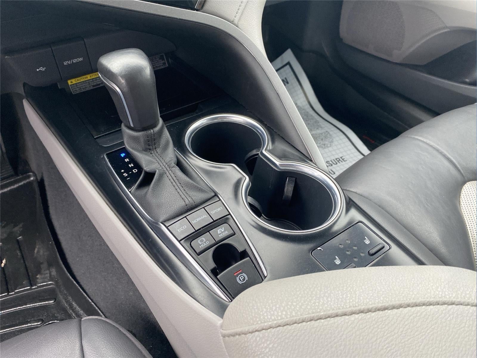 2020 Toyota Camry Hybrid XLE