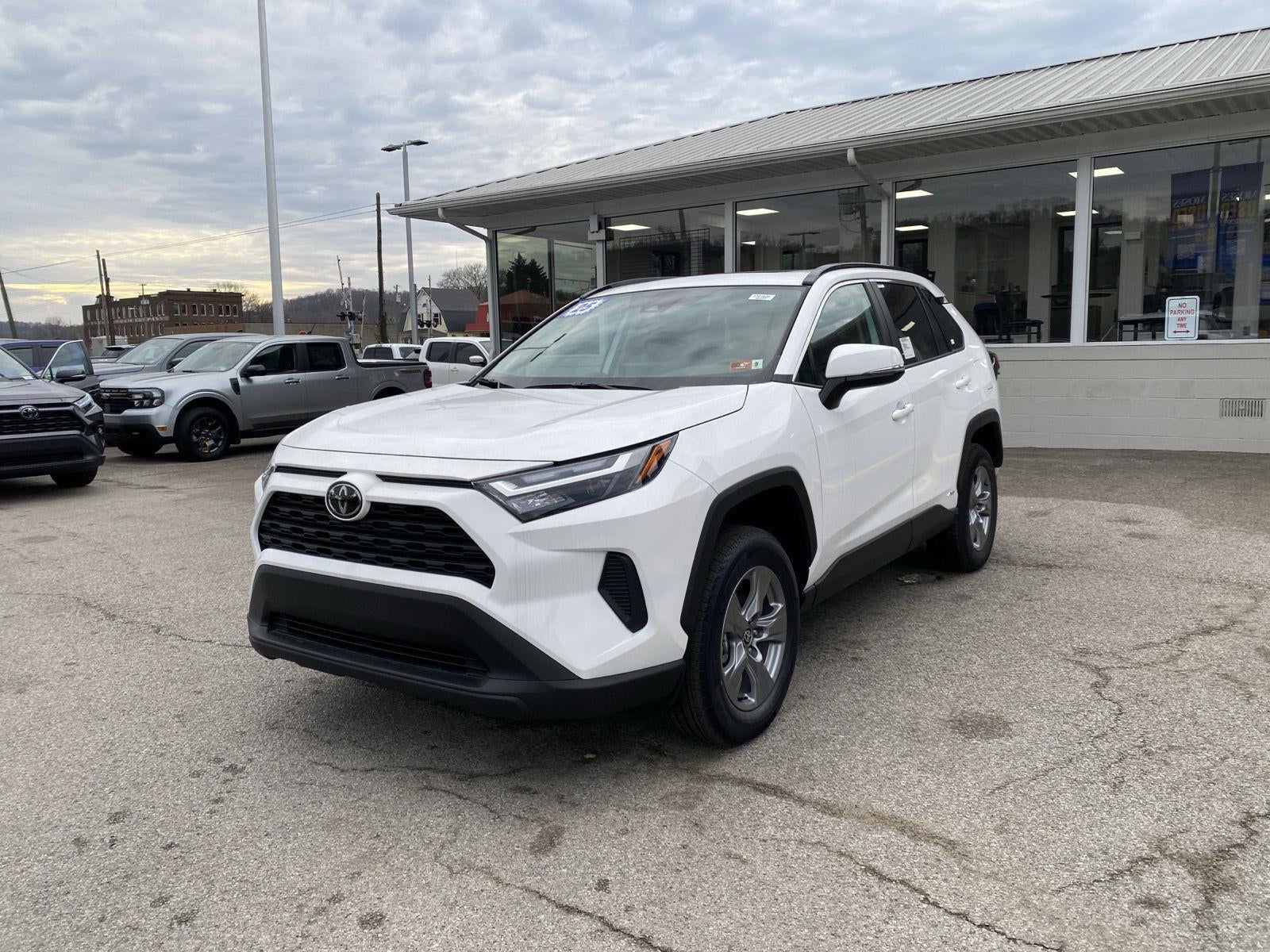2025 Toyota RAV4 HYBRID XLE AWD