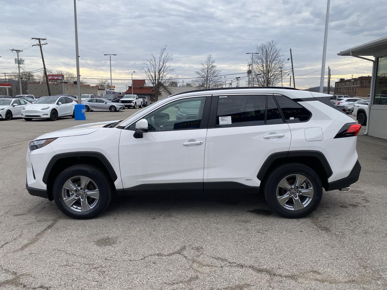 2025 Toyota RAV4 HYBRID XLE AWD