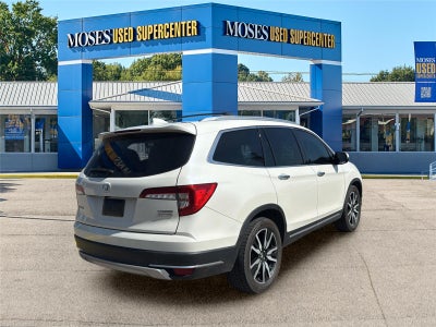 2019 Honda Pilot Touring w/Rear Captain's Chairs