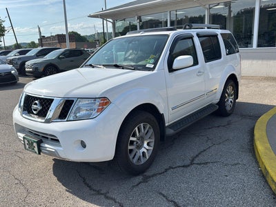 2011 Nissan Pathfinder LE