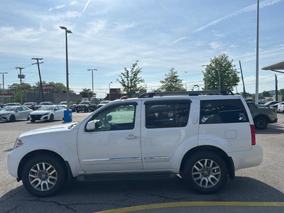 2011 Nissan Pathfinder LE