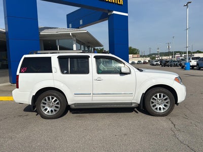 2011 Nissan Pathfinder LE