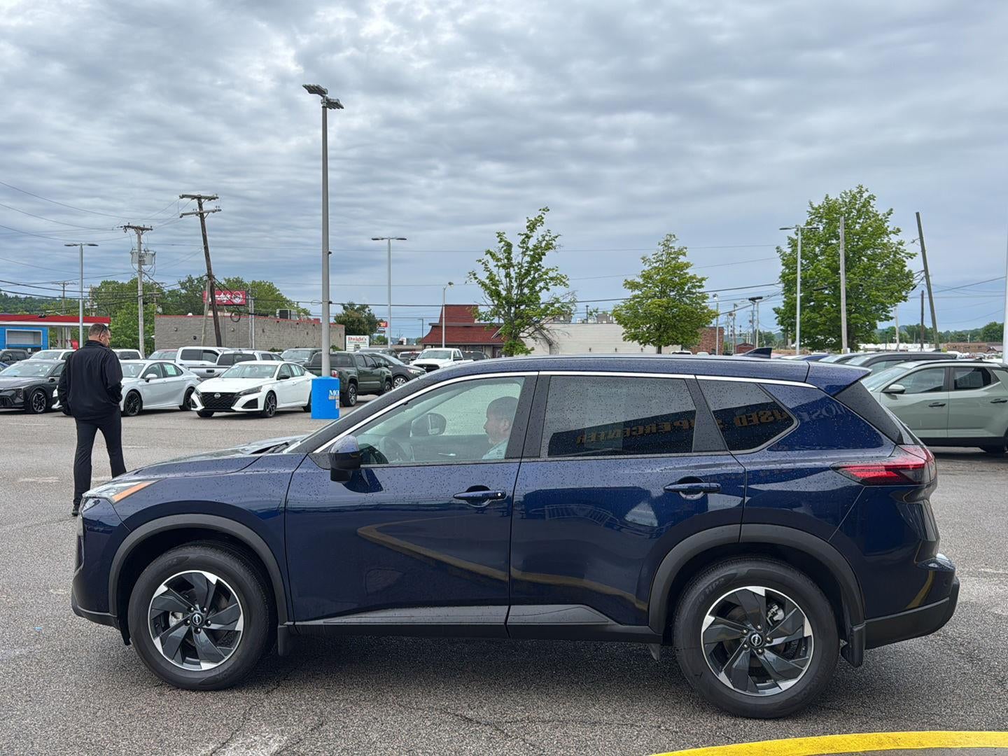 2025 Nissan Rogue SV