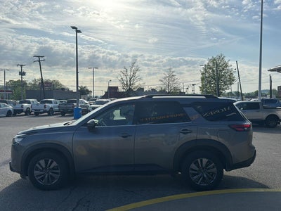 2025 Nissan Pathfinder SV