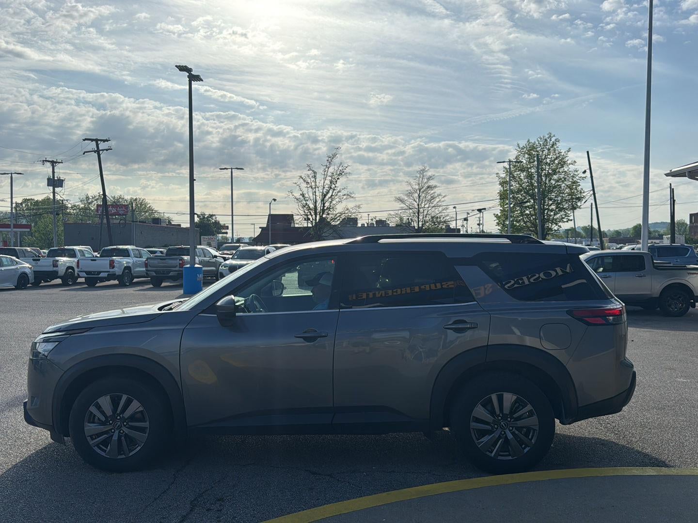 2025 Nissan Pathfinder SV