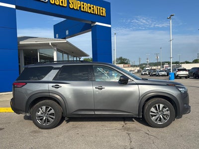 2025 Nissan Pathfinder SV