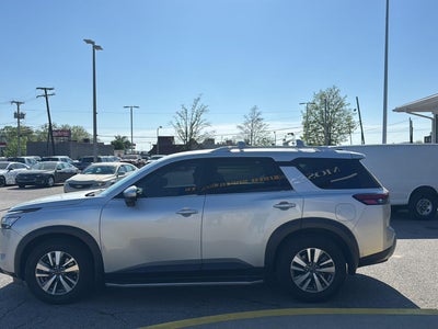 2023 Nissan Pathfinder SL