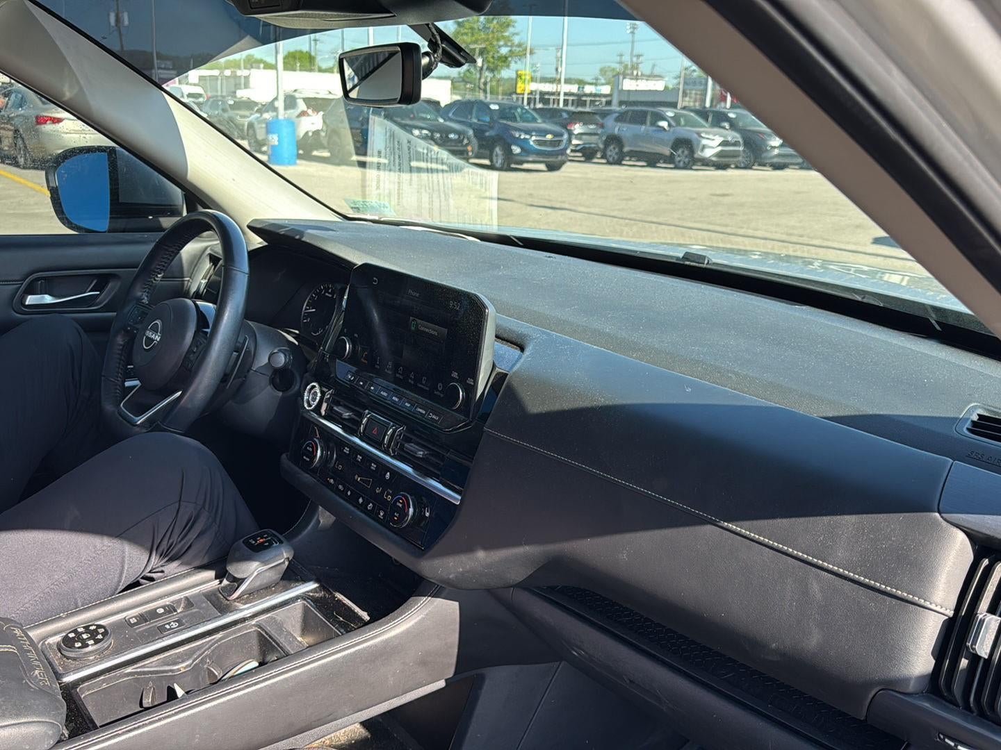 2023 Nissan Pathfinder SL