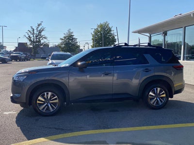 2024 Nissan Pathfinder SL