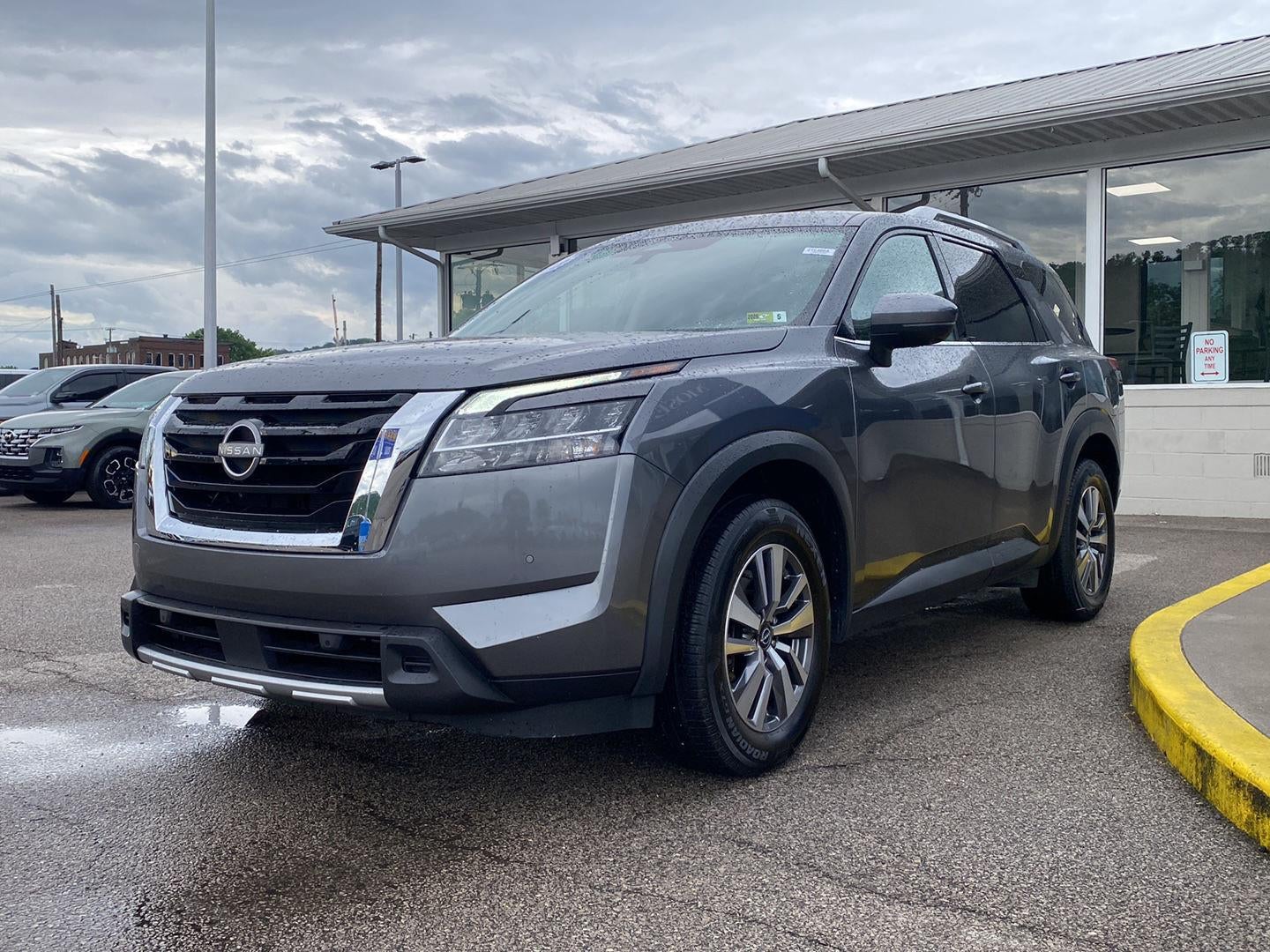 2023 Nissan Pathfinder SL