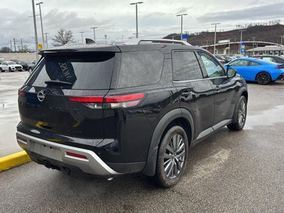 2025 Nissan Pathfinder SL