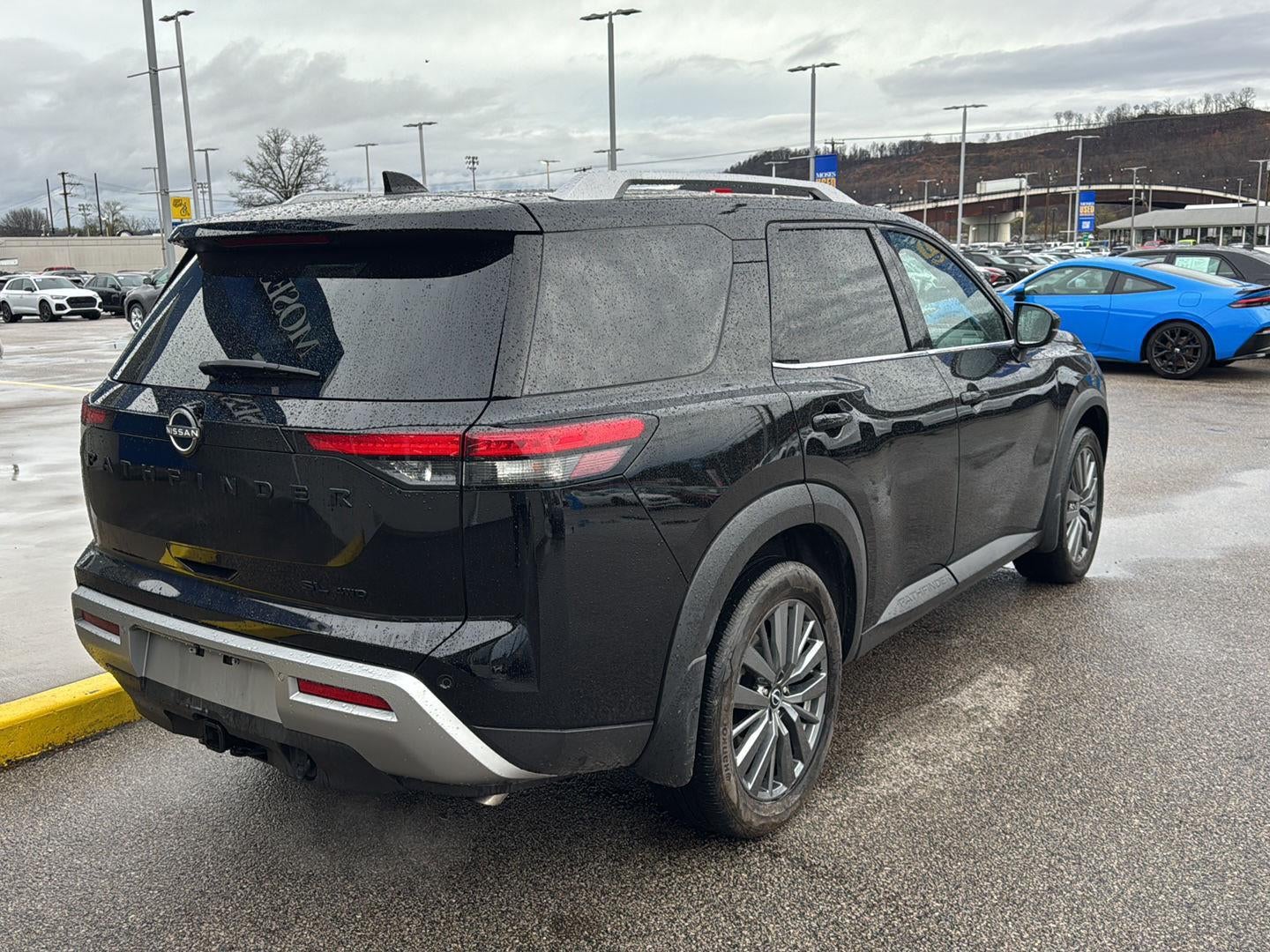 2025 Nissan Pathfinder SL