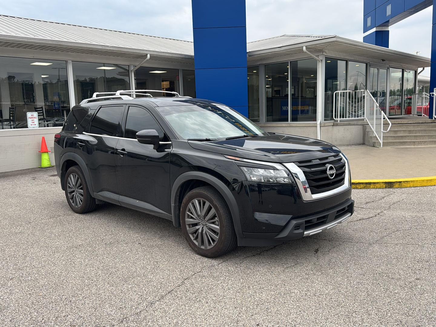 2025 Nissan Pathfinder SL