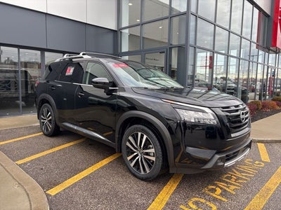 2025 Nissan Pathfinder Platinum