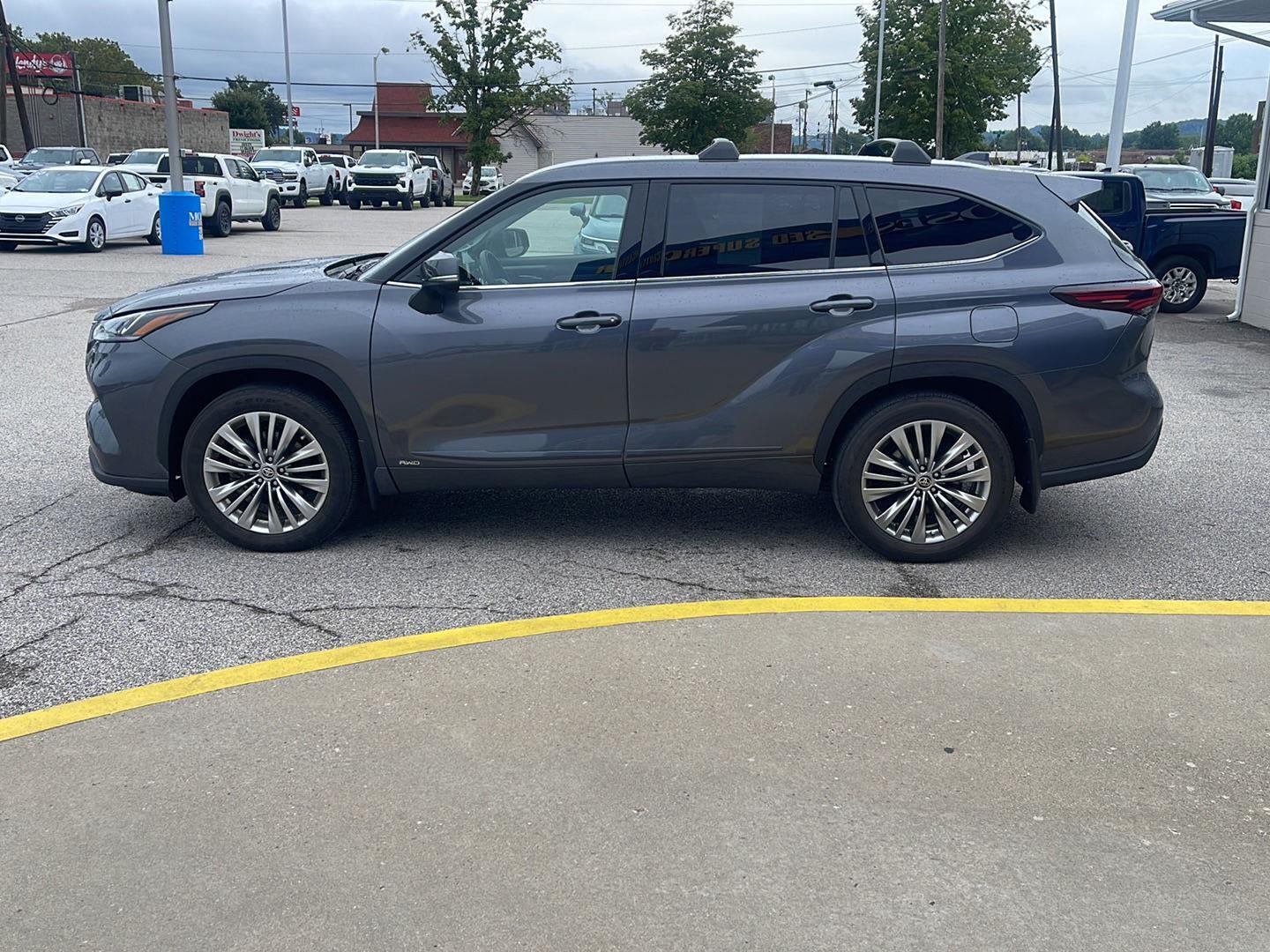 2025 Toyota Highlander Hybrid Platinum