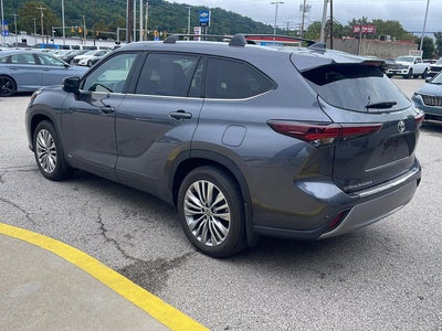 2025 Toyota Highlander Hybrid Platinum