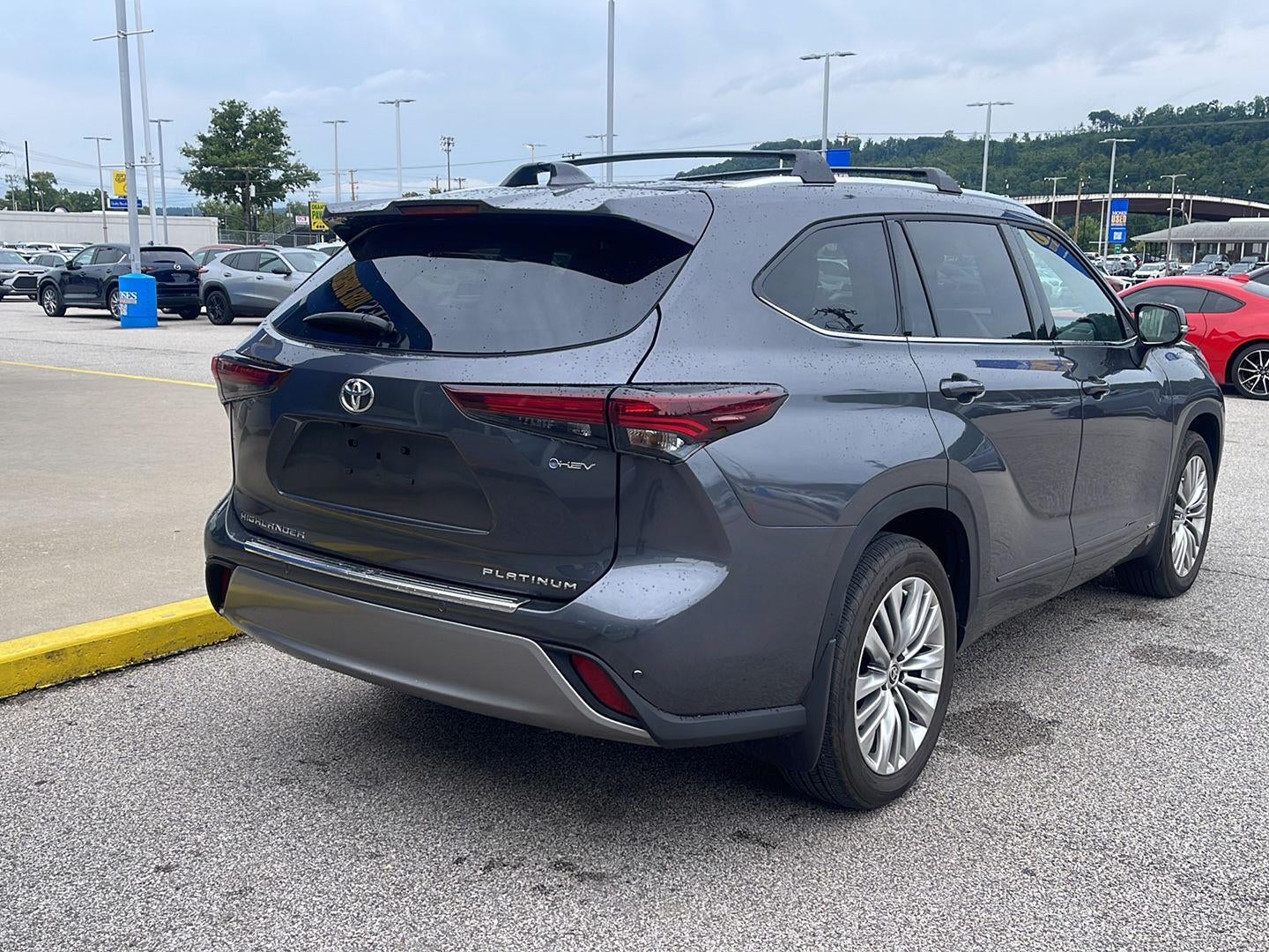 2025 Toyota Highlander Hybrid Platinum
