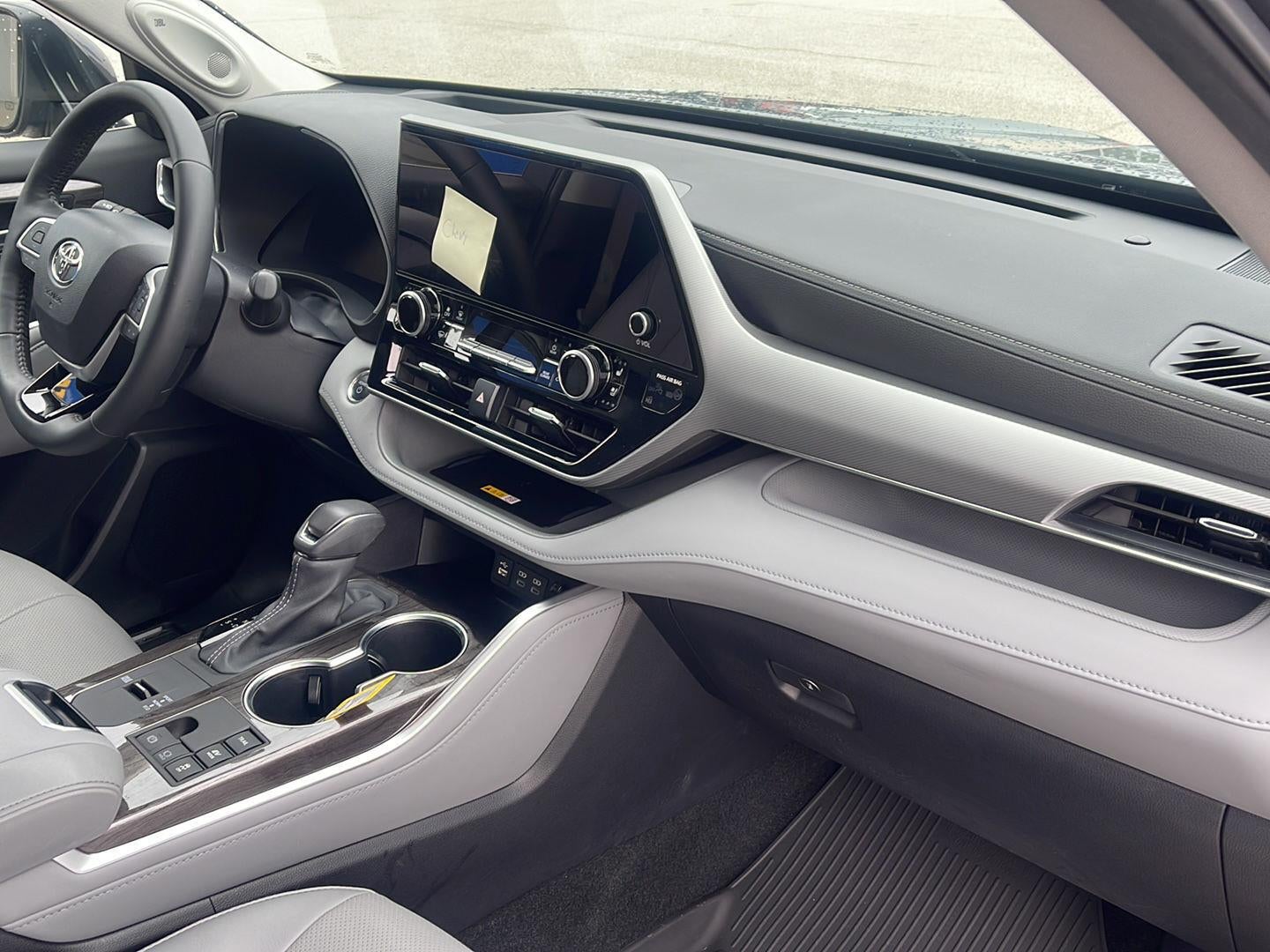 2025 Toyota Highlander Hybrid Platinum