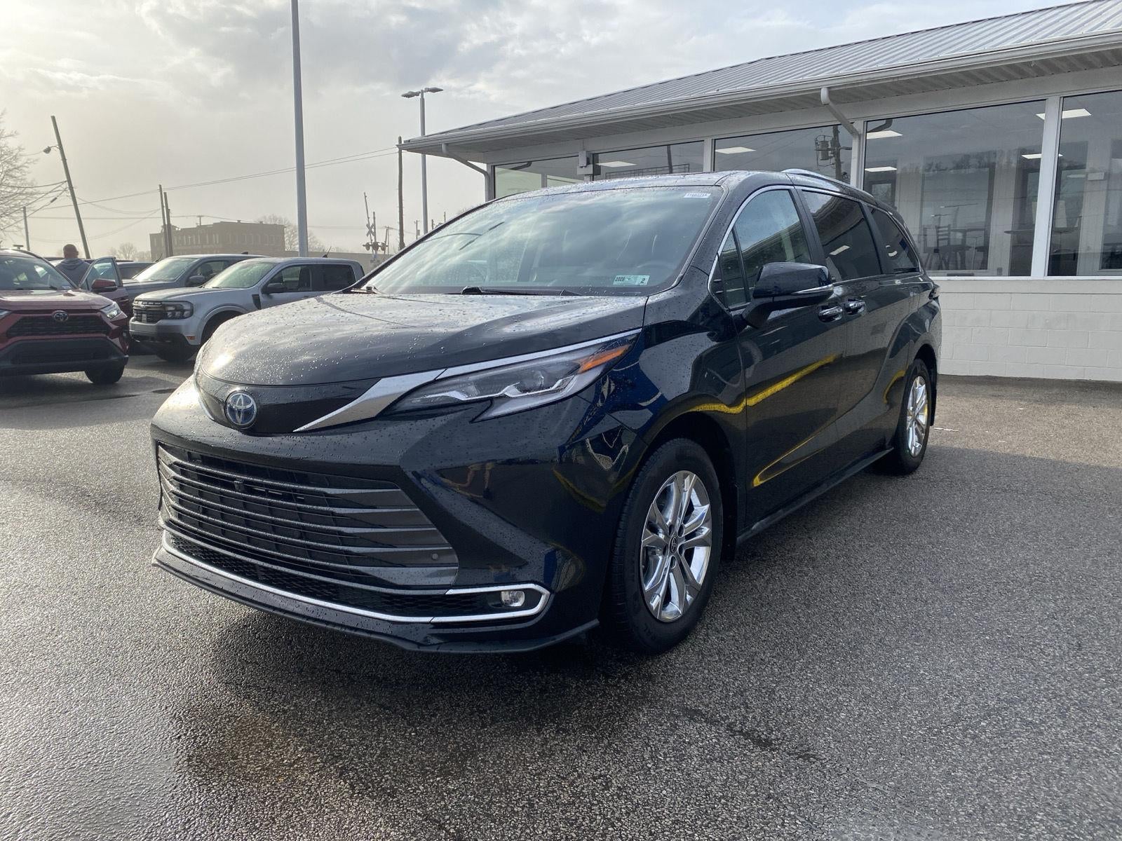 2023 Toyota Sienna Platinum 7-Passenger