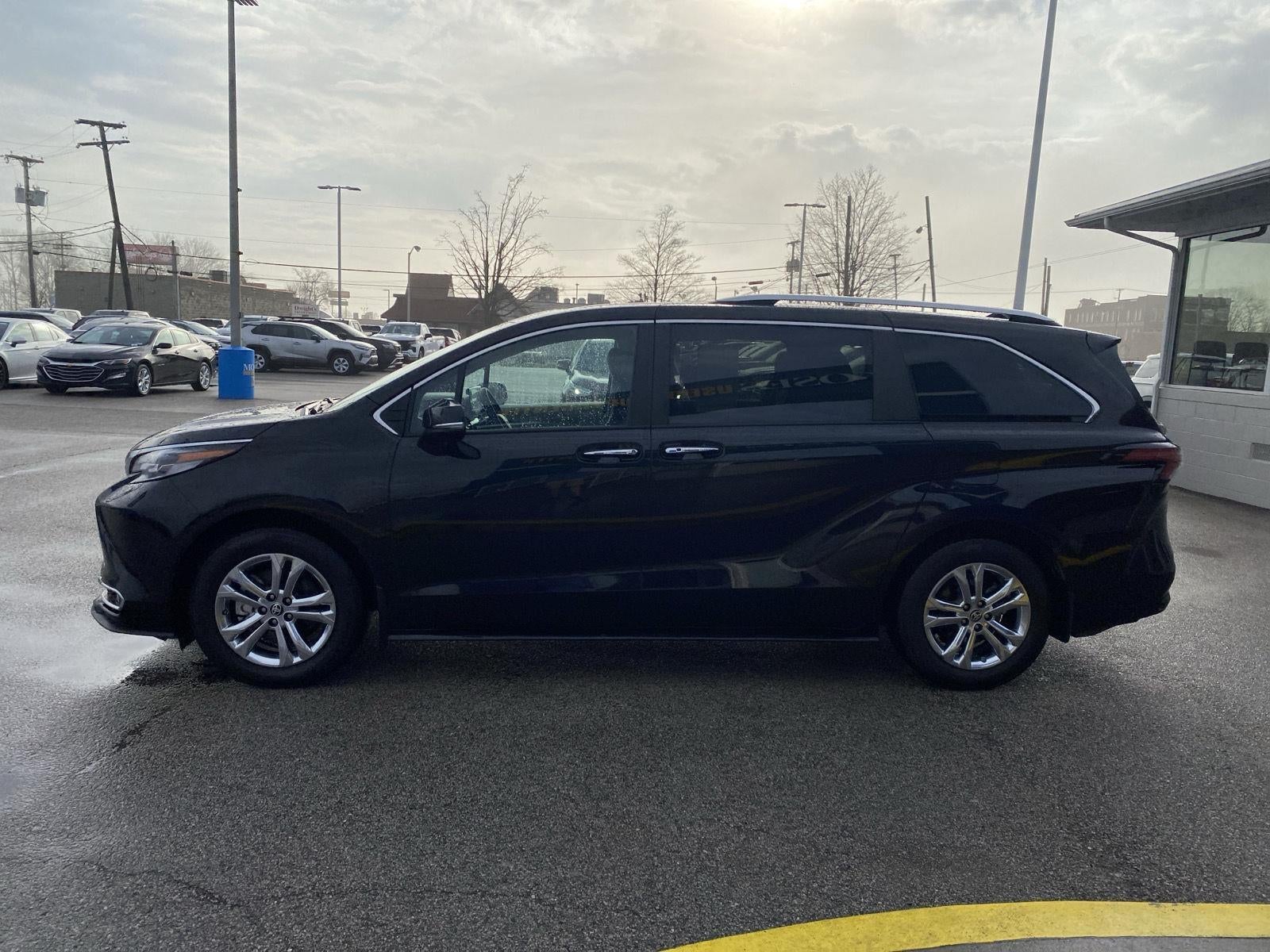 2023 Toyota Sienna Platinum 7-Passenger