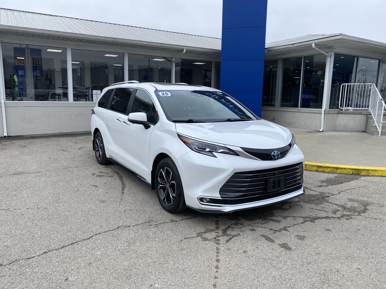 2025 Toyota Sienna Platinum 7-Passenger