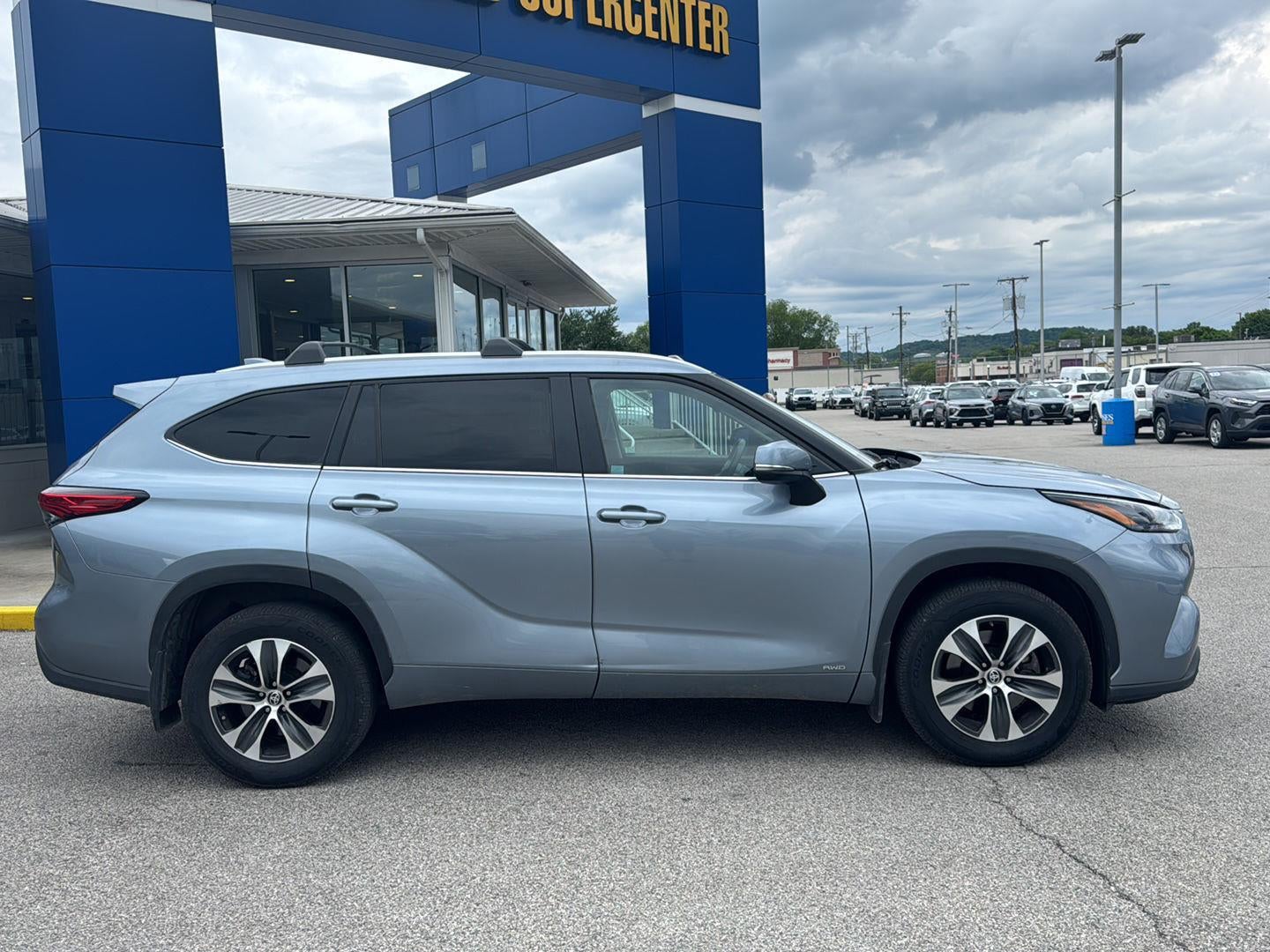 2023 Toyota Highlander Hybrid XLE