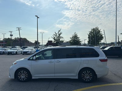 2019 Toyota Sienna XLE Auto Access Seat
