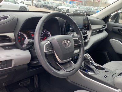 2022 Toyota Highlander LE