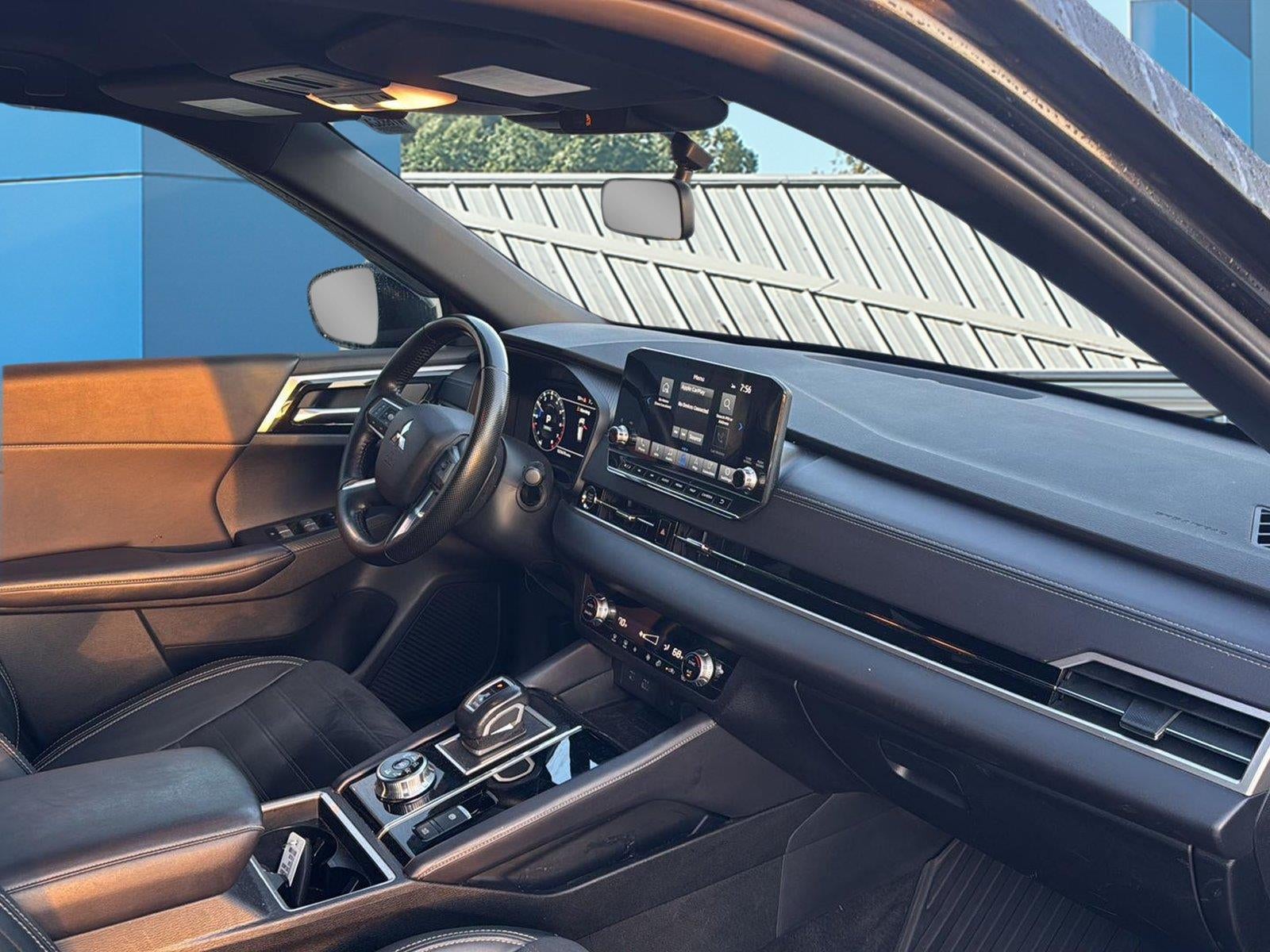2024 Mitsubishi Outlander SE Black Edition w/Pano Roof