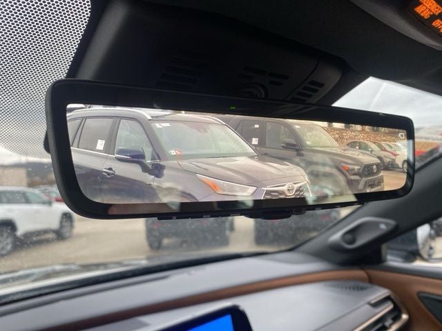 2025 Toyota Crown Signia Limited