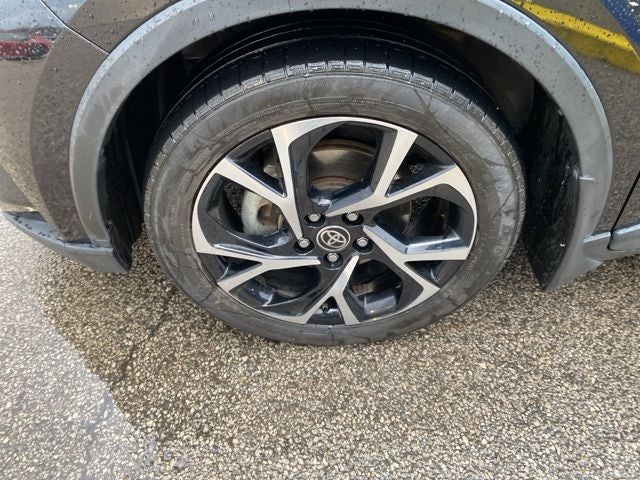 2022 Toyota C-HR XLE