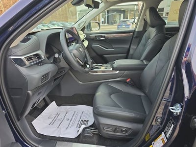 2026 Toyota Highlander Hybrid Platinum