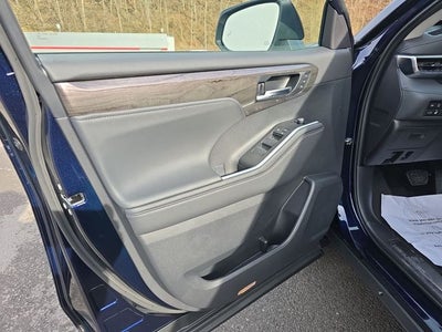 2026 Toyota Highlander Hybrid Platinum