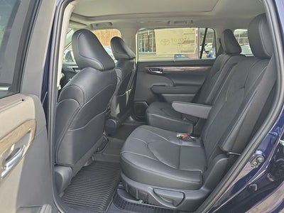 2026 Toyota Highlander Hybrid Platinum