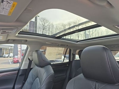 2026 Toyota Highlander Hybrid Platinum