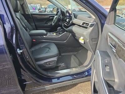 2026 Toyota Highlander Hybrid Platinum