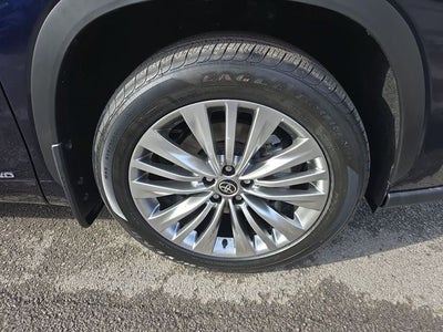 2026 Toyota Highlander Hybrid Platinum
