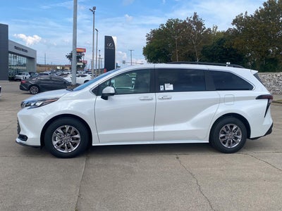 2026 Toyota Sienna XLE 8-Passenger