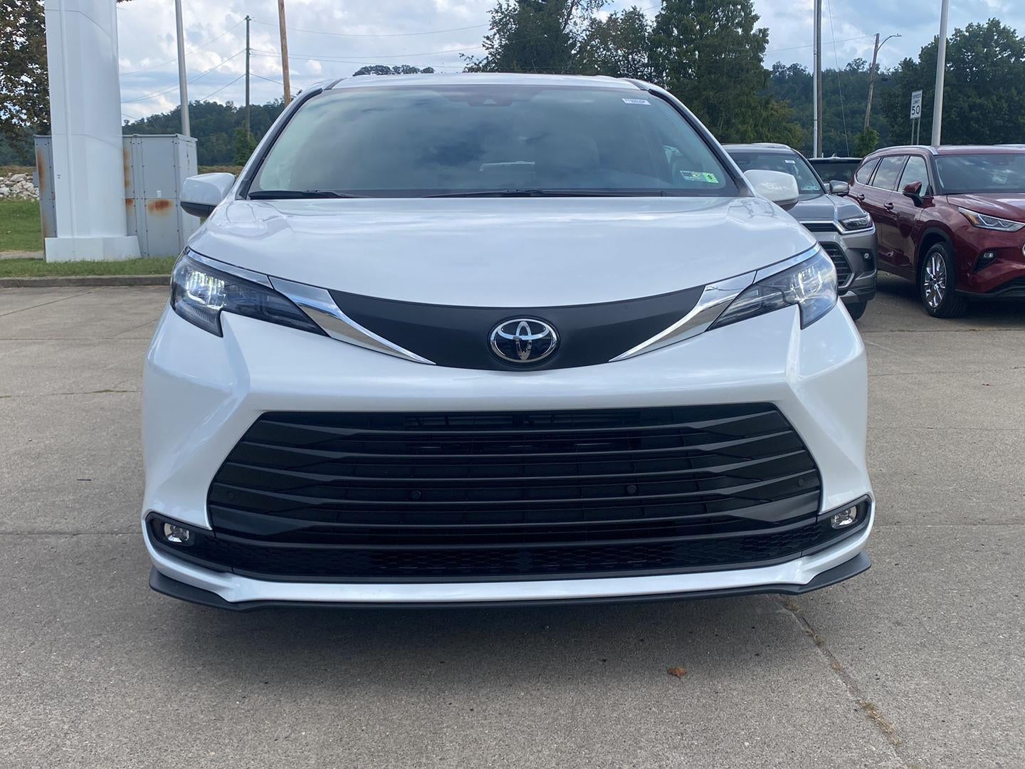 2026 Toyota Sienna XLE 8-Passenger