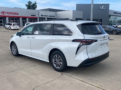 2026 Toyota Sienna XLE 8-Passenger